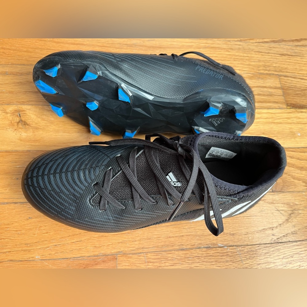 Adidas Core Black/Cloud White Predator Edge.3 Soccer Cleats Jr Kids sz 4